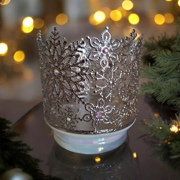 Bath & Body Works Silver Gem Iridescent Holiday Snowflake 3-Wick Candle Holder - Picture 1 of 2